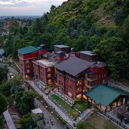 Golden Tulip Srinagar Ξενοδοχείο Εξωτερικό φωτογραφία