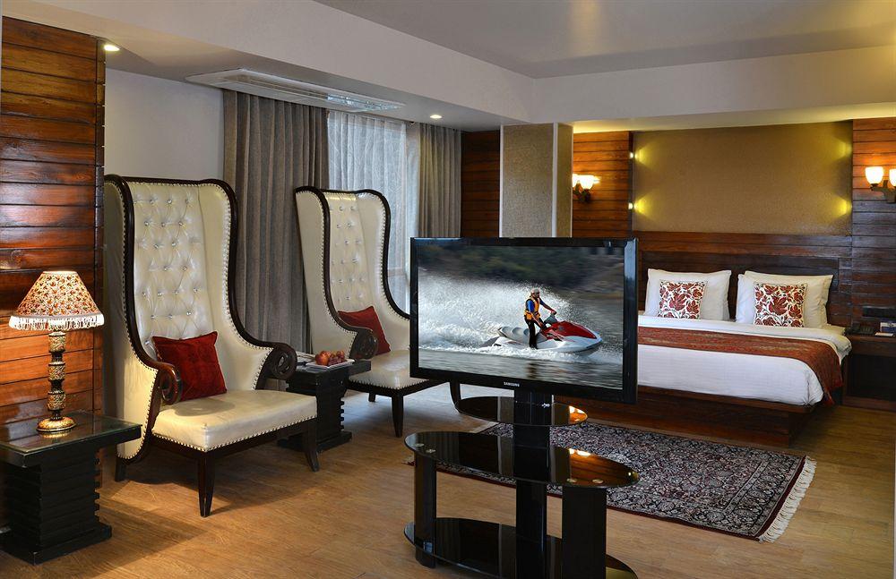 Golden Tulip Srinagar Ξενοδοχείο Εξωτερικό φωτογραφία