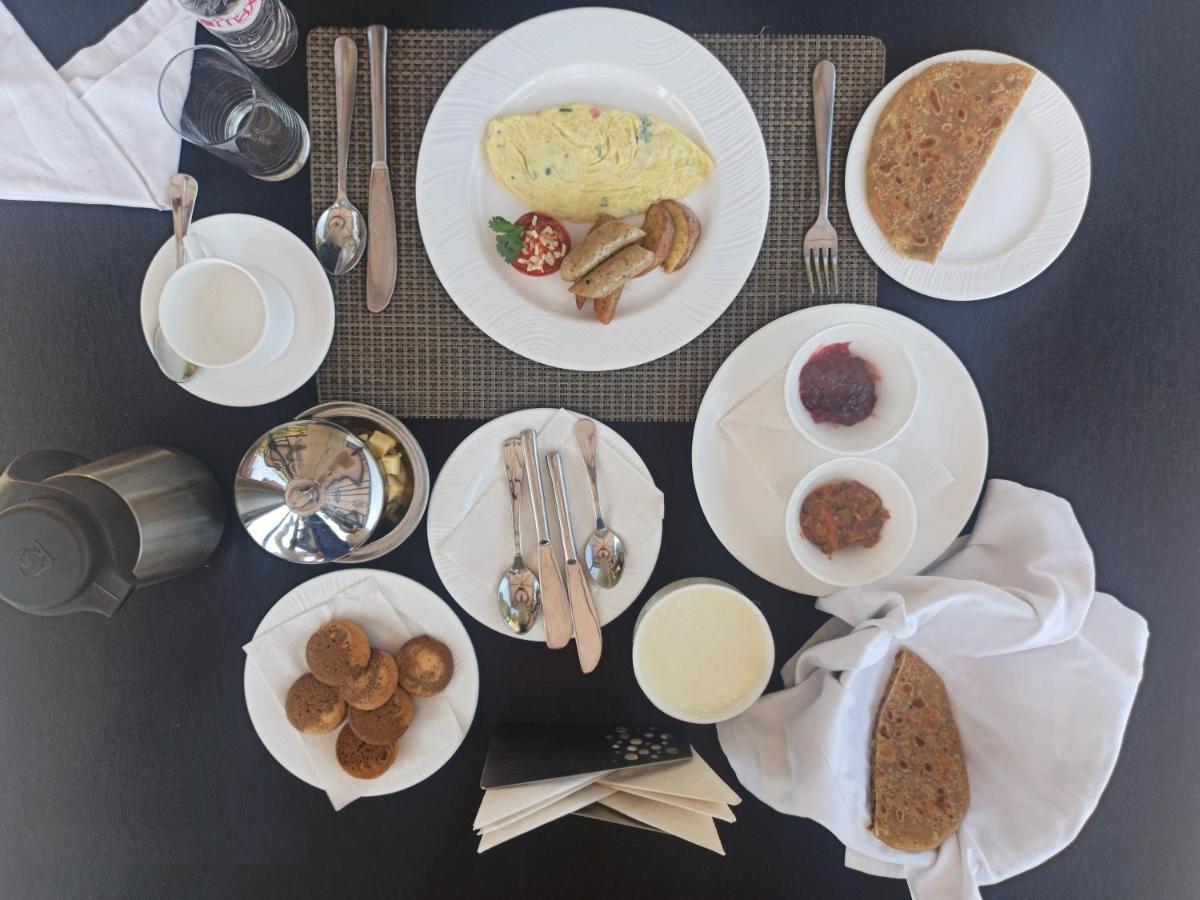 Golden Tulip Srinagar Ξενοδοχείο Εξωτερικό φωτογραφία