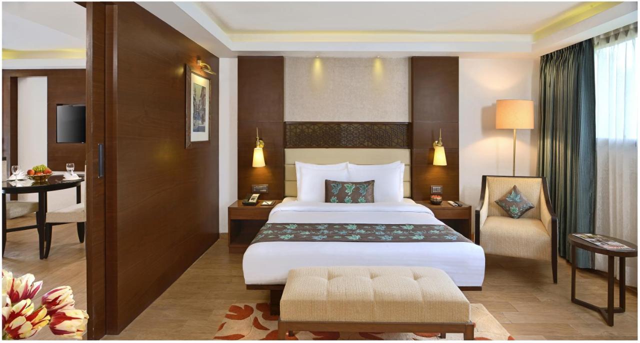 Golden Tulip Srinagar Ξενοδοχείο Εξωτερικό φωτογραφία