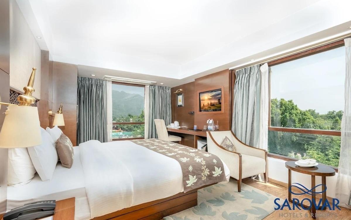 Golden Tulip Srinagar Ξενοδοχείο Εξωτερικό φωτογραφία