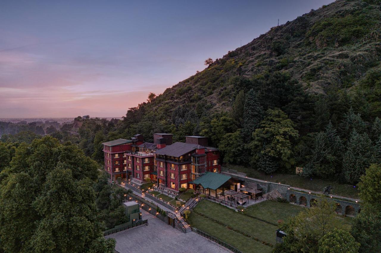 Golden Tulip Srinagar Ξενοδοχείο Εξωτερικό φωτογραφία