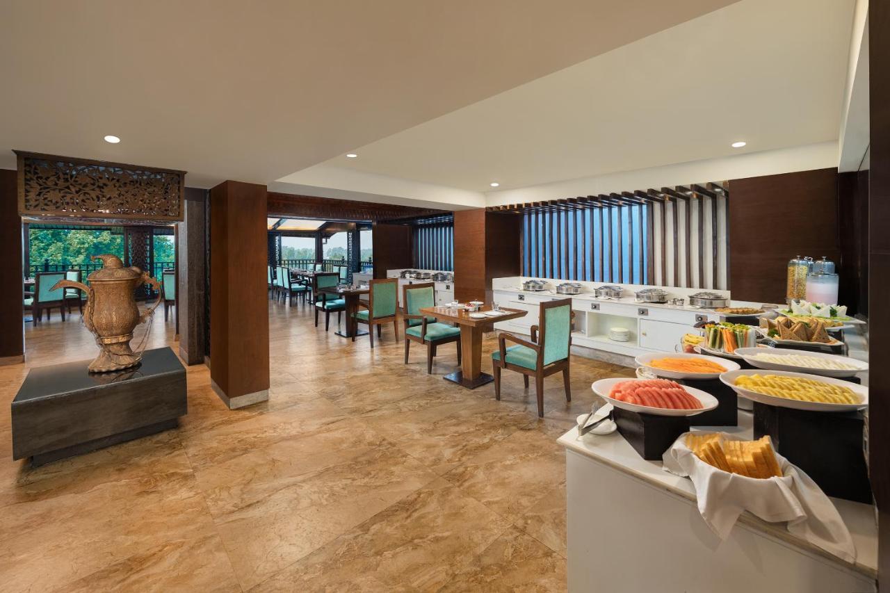 Golden Tulip Srinagar Ξενοδοχείο Εξωτερικό φωτογραφία