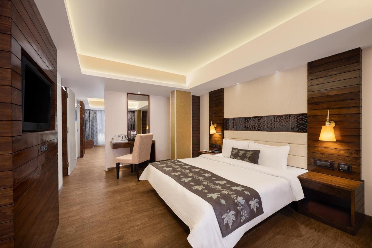 Golden Tulip Srinagar Ξενοδοχείο Εξωτερικό φωτογραφία