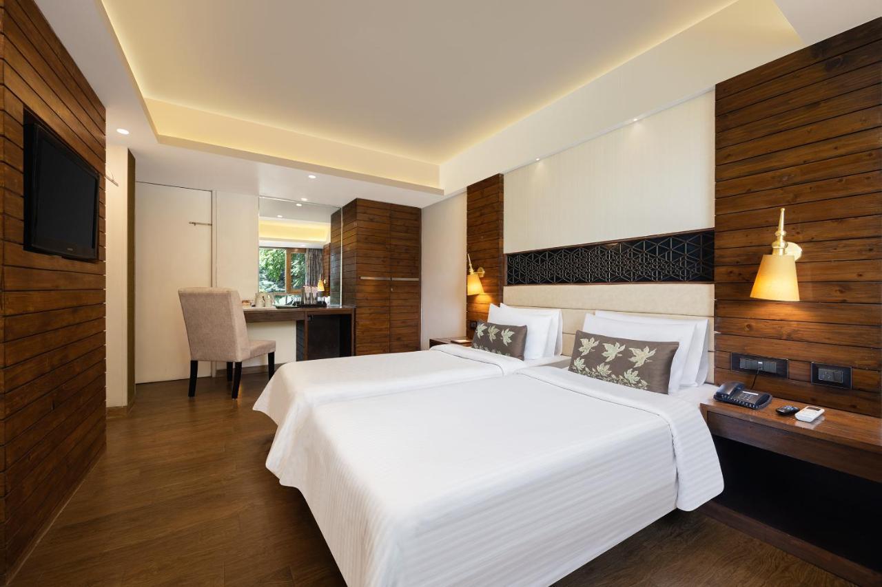 Golden Tulip Srinagar Ξενοδοχείο Εξωτερικό φωτογραφία