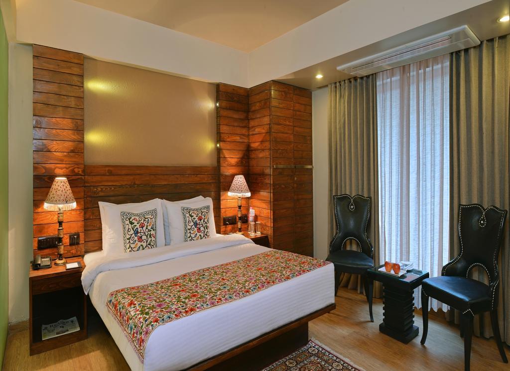 Golden Tulip Srinagar Ξενοδοχείο Εξωτερικό φωτογραφία