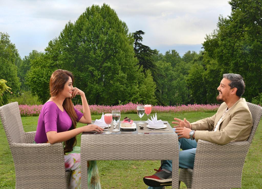 Golden Tulip Srinagar Ξενοδοχείο Εξωτερικό φωτογραφία