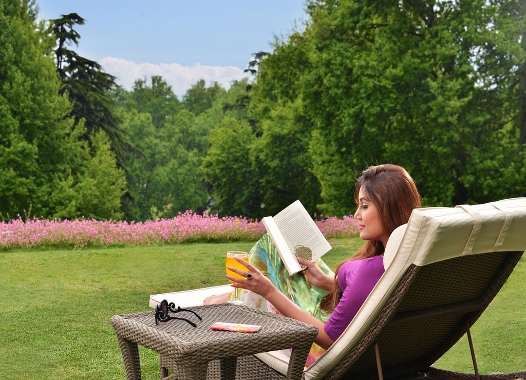 Golden Tulip Srinagar Ξενοδοχείο Εξωτερικό φωτογραφία