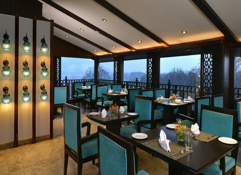 Golden Tulip Srinagar Ξενοδοχείο Εξωτερικό φωτογραφία