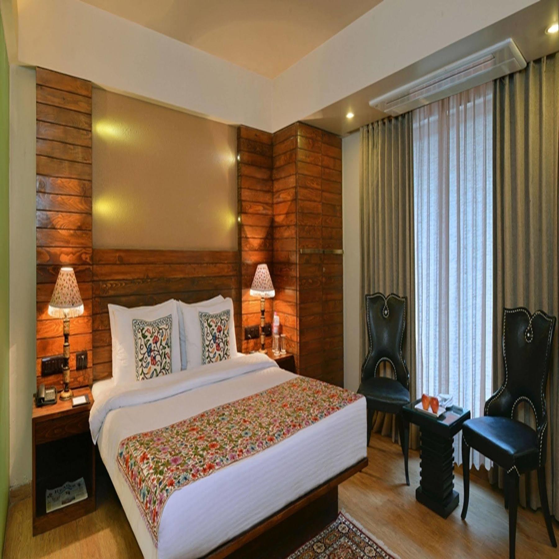 Golden Tulip Srinagar Ξενοδοχείο Εξωτερικό φωτογραφία