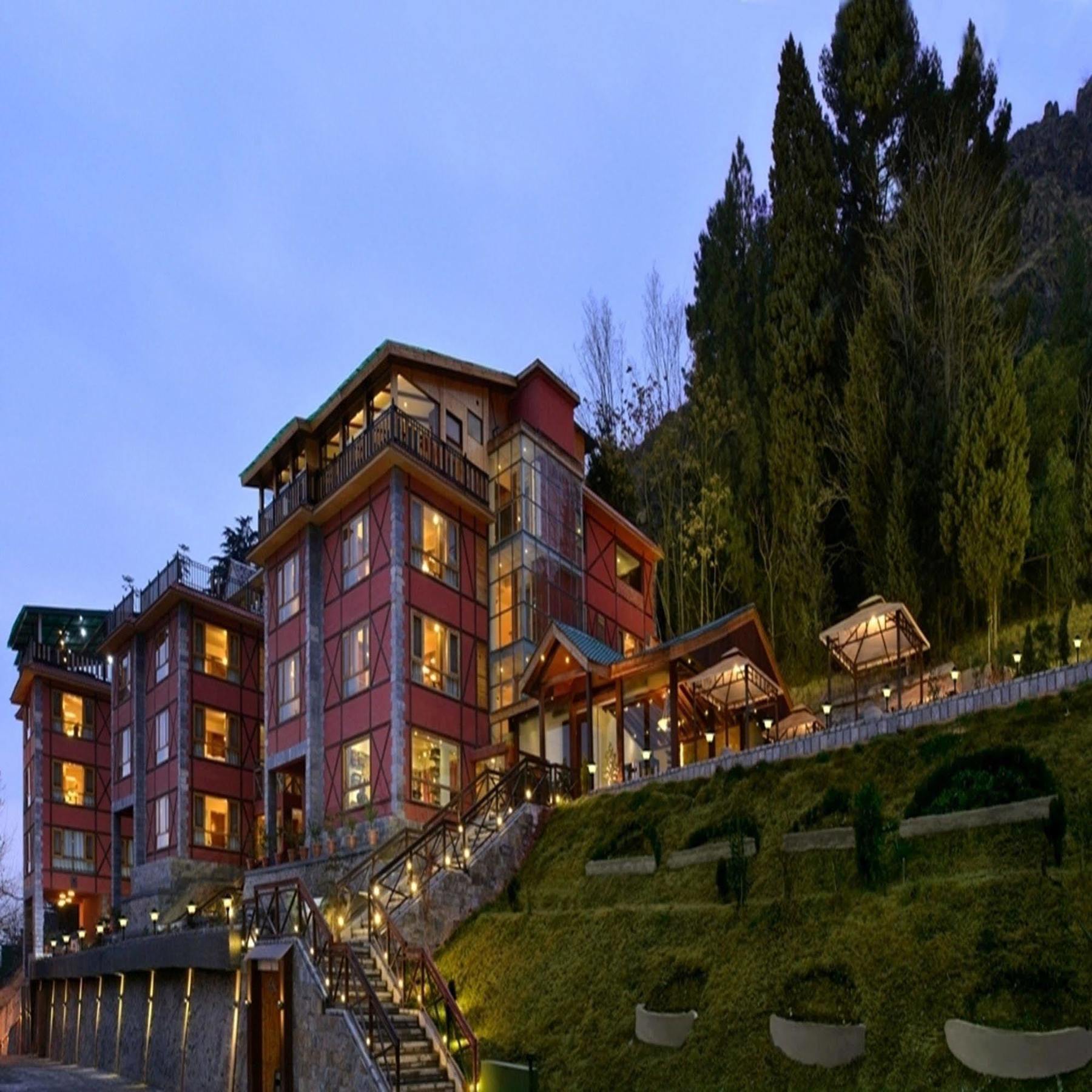 Golden Tulip Srinagar Ξενοδοχείο Εξωτερικό φωτογραφία