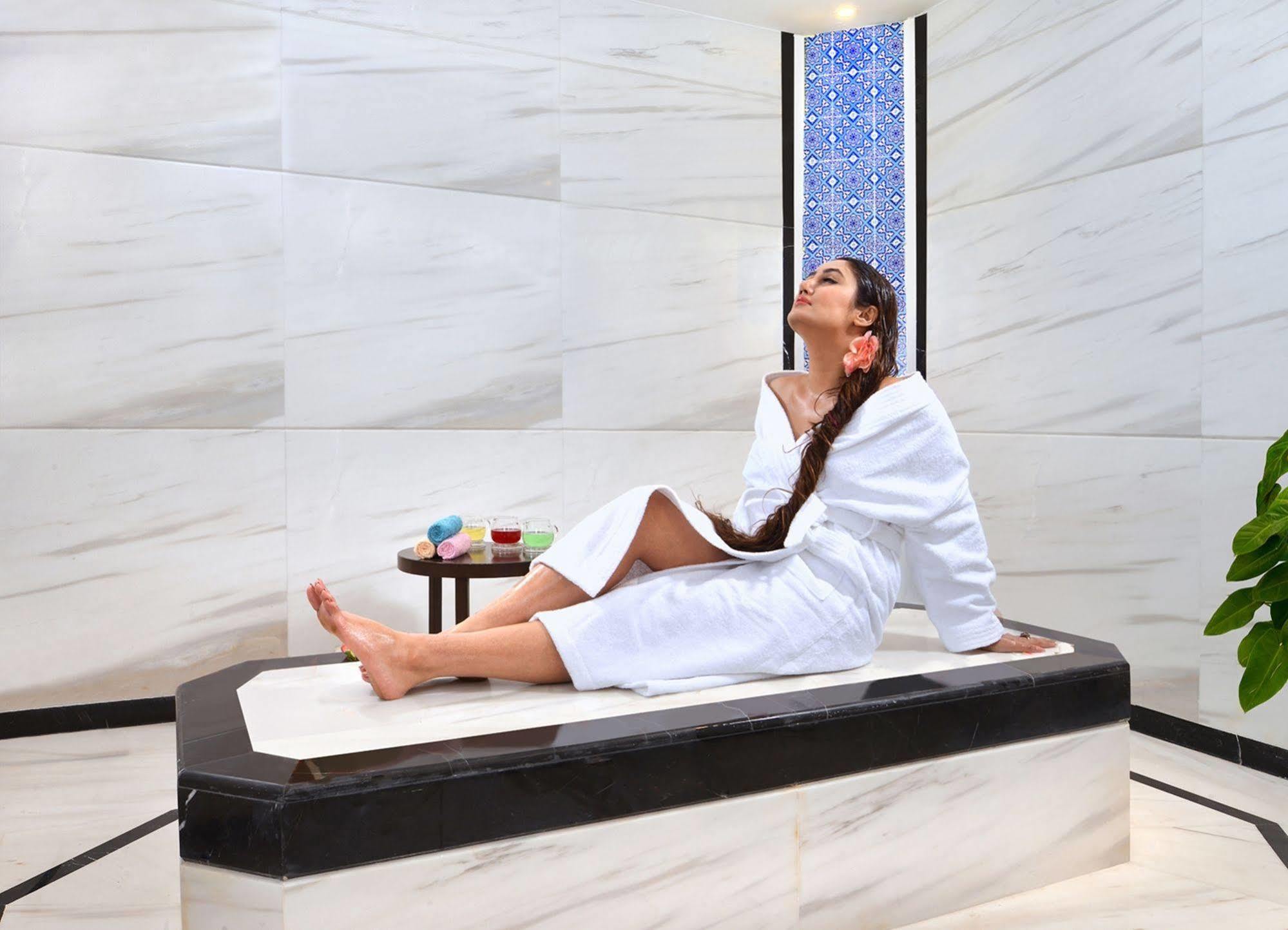 Golden Tulip Srinagar Ξενοδοχείο Εξωτερικό φωτογραφία