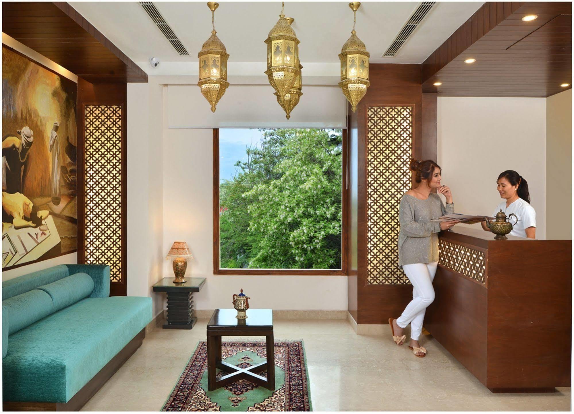 Golden Tulip Srinagar Ξενοδοχείο Εξωτερικό φωτογραφία