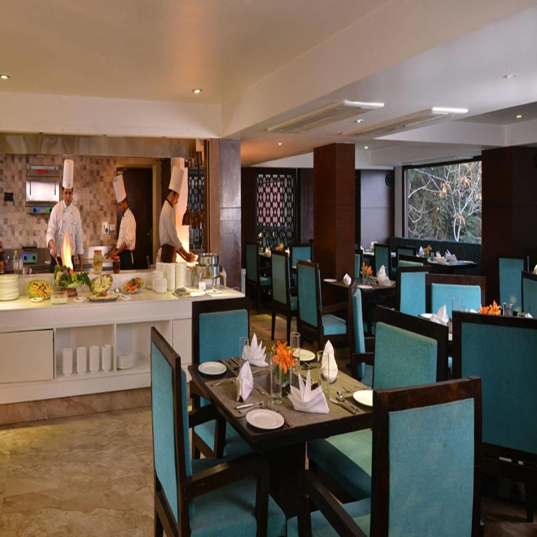 Golden Tulip Srinagar Ξενοδοχείο Εξωτερικό φωτογραφία