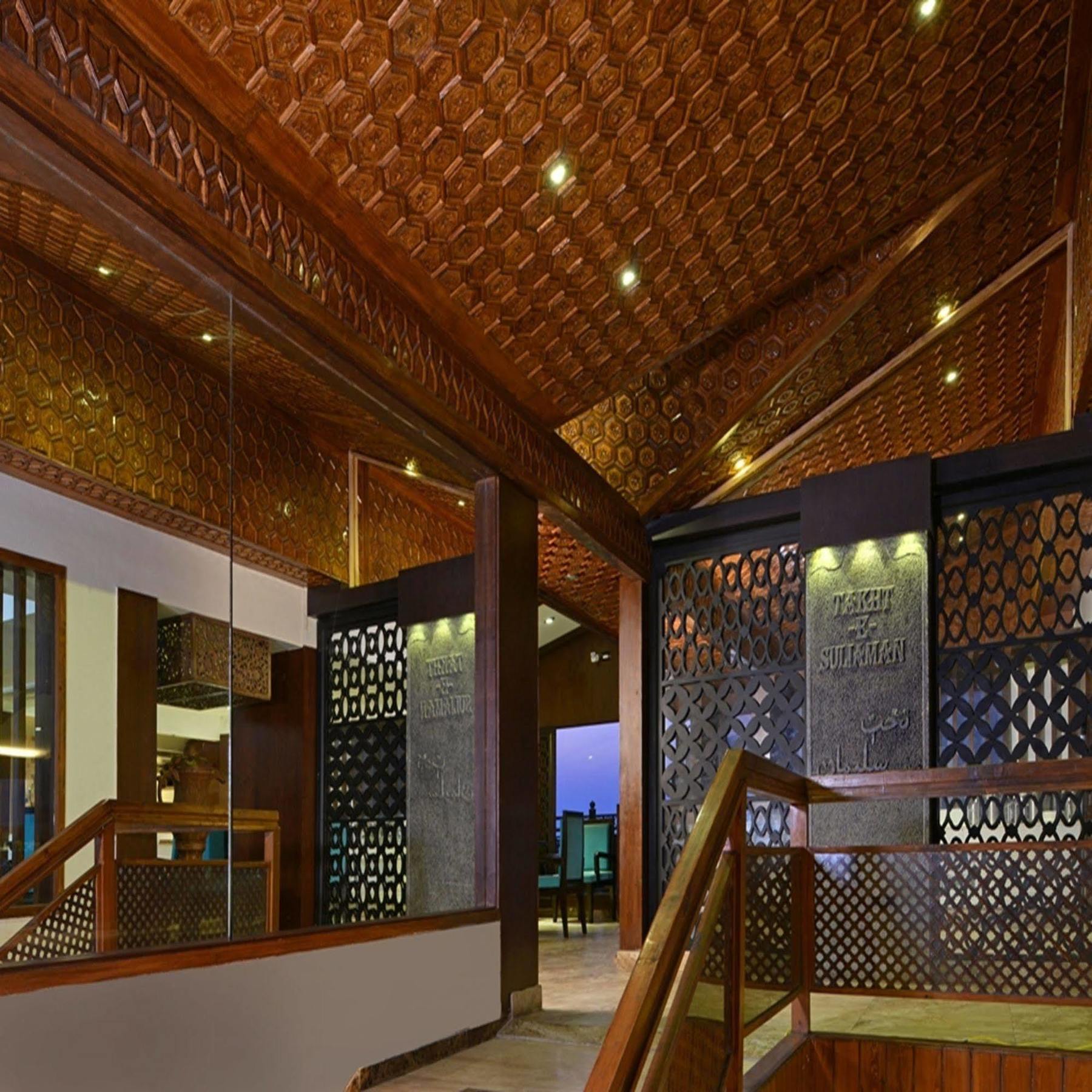 Golden Tulip Srinagar Ξενοδοχείο Εξωτερικό φωτογραφία