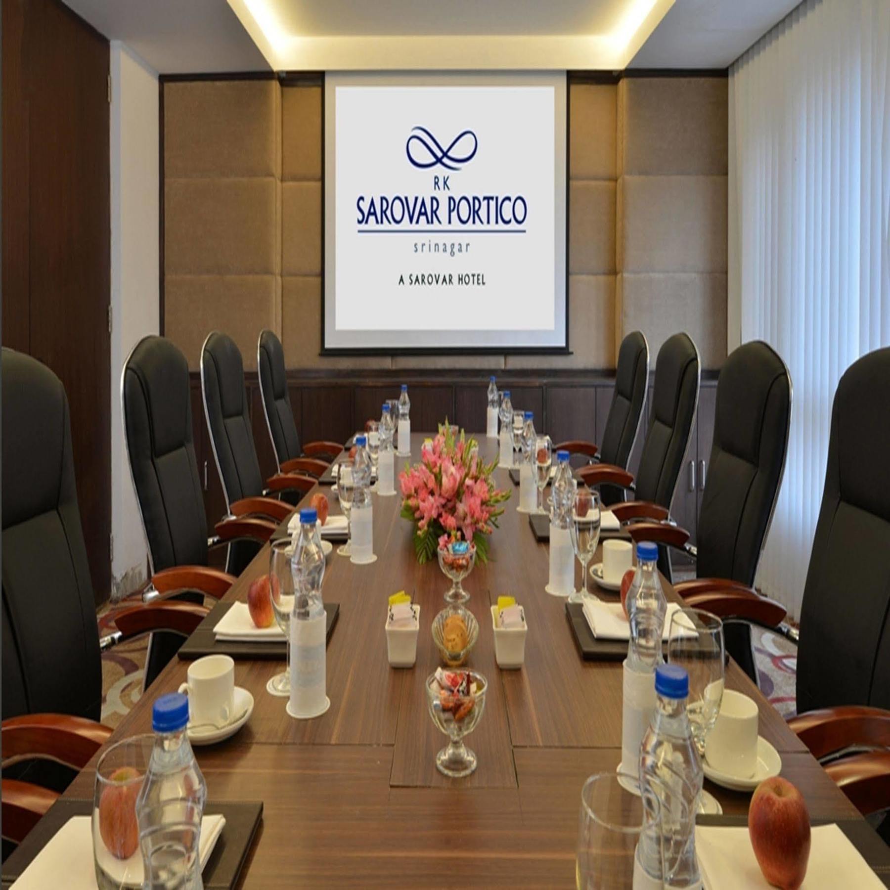 Golden Tulip Srinagar Ξενοδοχείο Εξωτερικό φωτογραφία
